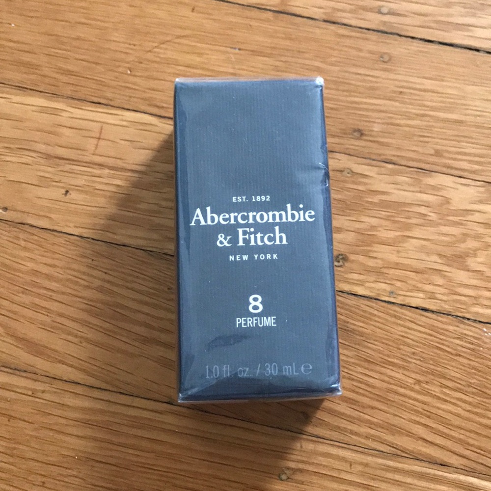 Abercrombie & Fitch 8